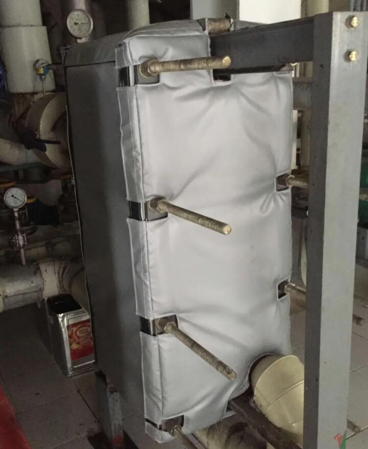 板式<a href=http://m.jskjpub.com/e/tags/?tagname=%E6%8D%A2%E7%83%AD%E5%99%A8%E4%BF%9D%E6%B8%A9 target=_blank class=infotextkey>換熱器保溫</a>套